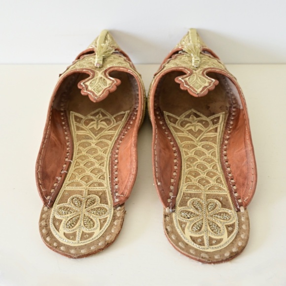 Ornate Gold Embroidered and Leather Shoes Slippers w/ Tassel Size 40 - Picture 4 of 13